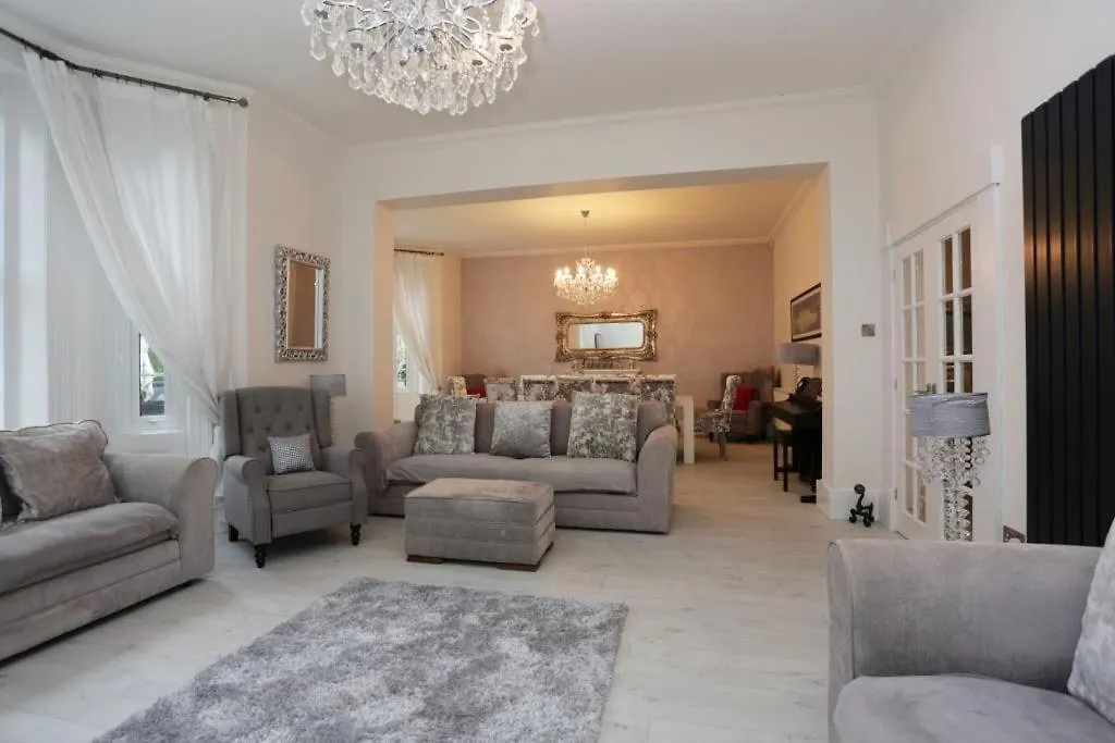 Bournecoast: Manor House-Pool-Spa-Cinema Room-8399 Bournemouth 0*,  United Kingdom